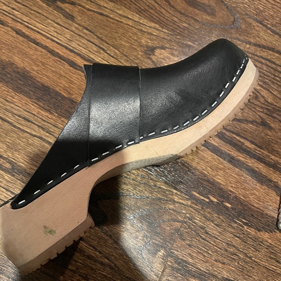 Lotta Classic Elsa Clogs with Wide Buckle - Picture 12 of 15